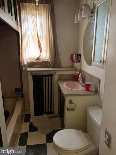 243 Baltimore St, Hanover PA 17331-3315 exterior