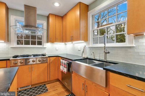 322 Northwest Dr, Silver Spring MD 20901-1431 exterior