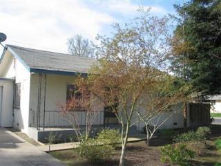 1049 Dayton Ave, Fresno, CA 93705-3424