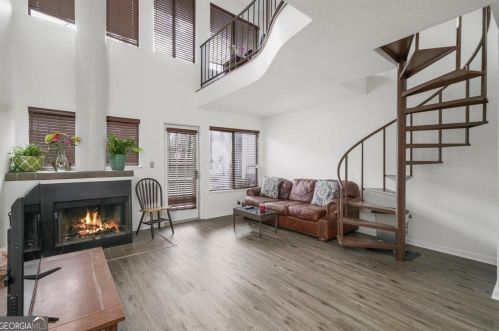 15 Finch Dr, Atlanta GA  30308-6501 exterior