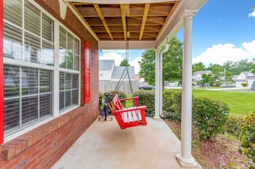 3519 Garden Manor Dr, Loganville, GA 30052-8233