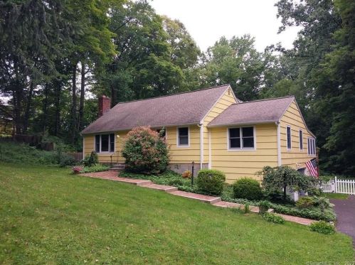 23 Ripton Rd, Huntington, CT 06484-2634