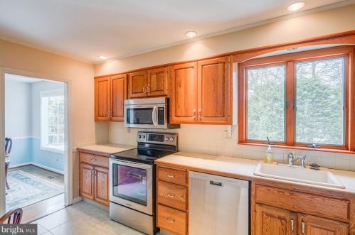 852 Wayside Ln, Haddonfield NJ 08033-1047 exterior