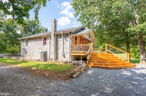 365 Big Oak Dr, Shepherdstown WV 25443-4598 exterior