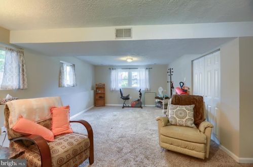 1501 Robert Rd, Lancaster PA  17601-5632 exterior