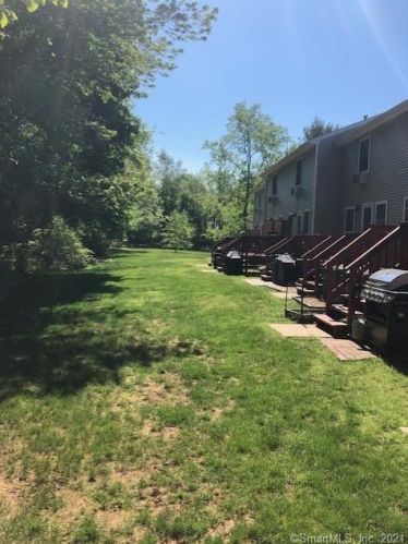 242 Brentwood Dr, Wallingford CT  06492-4353 exterior
