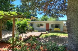 16753 3 Ave, Seattle WA  98148-1480 exterior
