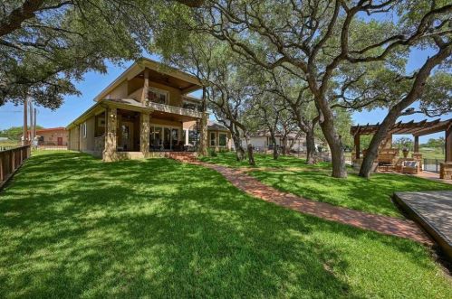 233 Lazy Oaks Ln, Lakeside Heights, TX 78639-4082