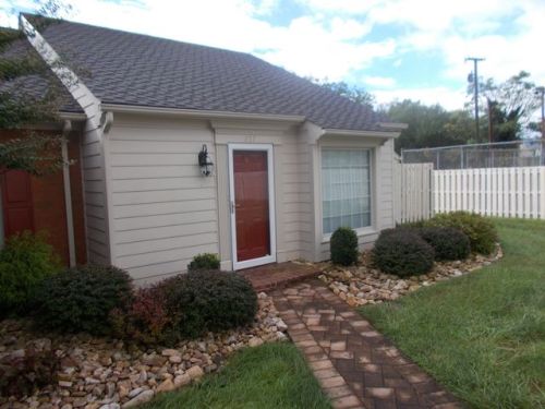 857 Stonegate Ct, Salem, VA 24153-2636
