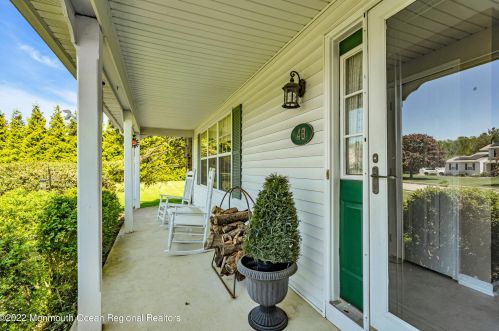 48 Long Acre Dr, Upper Freehold Township, NJ 08514-1620