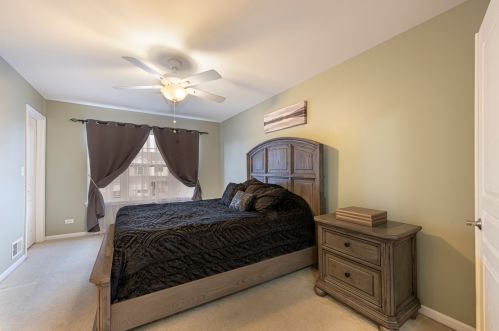 585 Yorkshire Ln, Pingree Grove IL  60140-9159 exterior