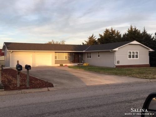 912 2nd St, Lincoln, KS 67455-1720