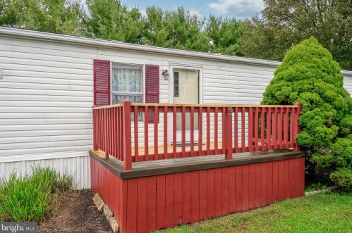 207 Sunningdale Ct, Lancaster PA  17603-2185 exterior