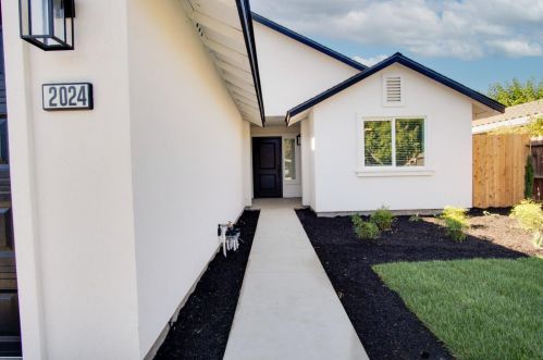 2024 Ellis St, Modesto, CA 95354-1739