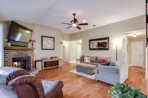 2037 Lavaca Trl, Carrollton TX  75010-4058 exterior