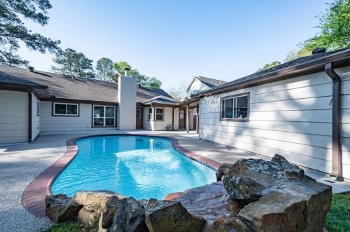 533 Bull Run Ct, Conroe TX  77302-3715 exterior