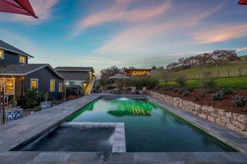 7670 Crews Rd, Gilroy CA  95020-9558 exterior