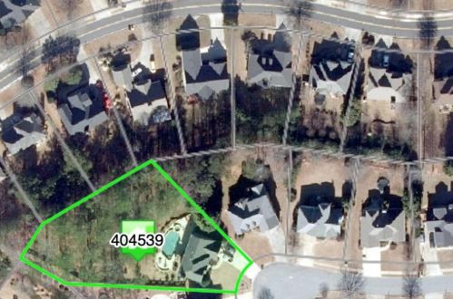212 Holly Chase Ct, Holly Springs, GA 30114-6612