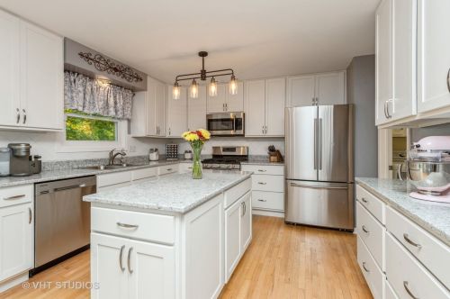 2313 Elk Dr, Spring Grove IL  60081-8782 exterior
