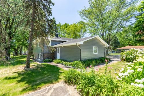 5825 Grant Pl, Gary, IN 46410-2351