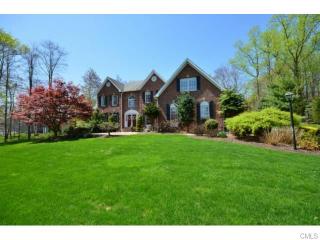 549 Rolling Hills Dr, Fairfield, CT 06824-7837