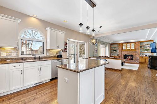 2712 Gleneagles Ct, Naperville, IL 60565-5385
