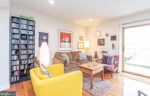 9233 Three Oaks Dr, Silver Spring MD 20901-3372 exterior