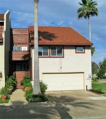 16 Antilles Ln, Houston, TX 77058-4200