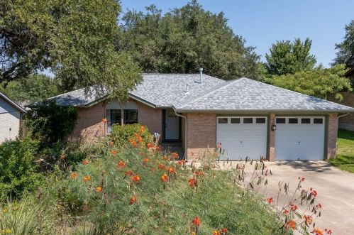 2512 Broken Oak Dr, Austin, TX 78745-5918