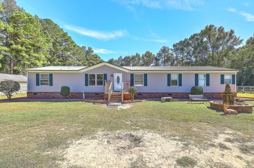 922 Clubhouse Rd, Ridgeville, SC 29472-9217