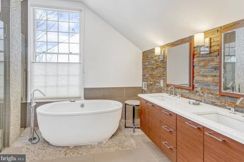 12125 Darnley Rd, Woodbridge VA  22192-6615 exterior