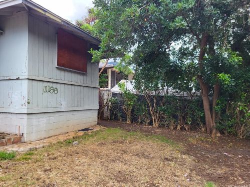 2401 Kula Kolea Dr, Honolulu HI  96819-2826 exterior