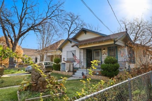 33 Chalmers Ave, Austin TX  78702-5441 exterior