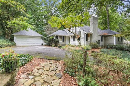 4570 Jettridge Dr, Atlanta, GA 30327-3541