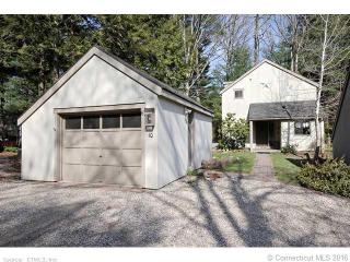 10 Laurel Ln, Avon, CT 06001-3313