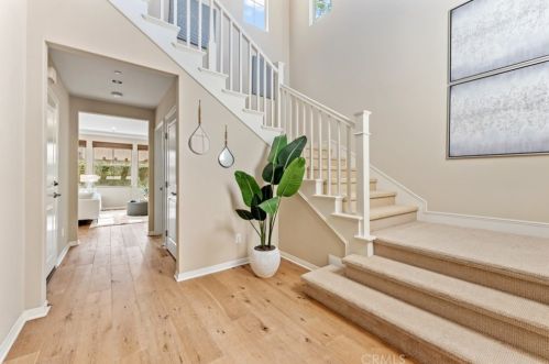 78 Rembrandt, Irvine CA  92620-7314 exterior