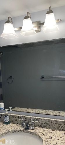 71 Montre Sq, Atlanta GA  30327-4044 exterior