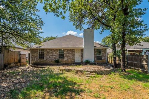 1621 Morrison Dr, Fort Worth TX  76112-3766 exterior