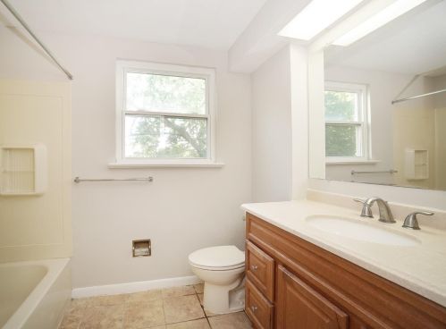 11390 Framingham Dr, Cincinnati OH 45240-2628 exterior