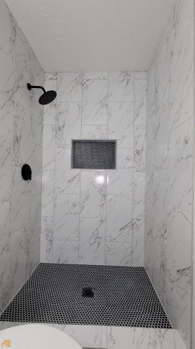 3260 Creekwood Dr, Rex GA  30273-2121 exterior