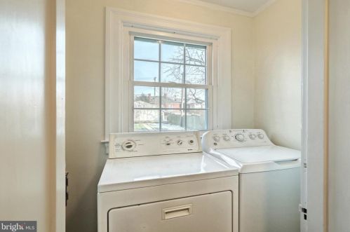 437 Carlisle St, Hanover PA 17331-2188 exterior