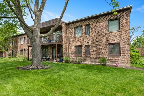 1165 Pleasant Run Dr, Wheeling, IL 60090-5674