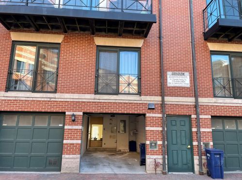 2017 Lincoln Ave, Chicago IL  60614-4599 exterior