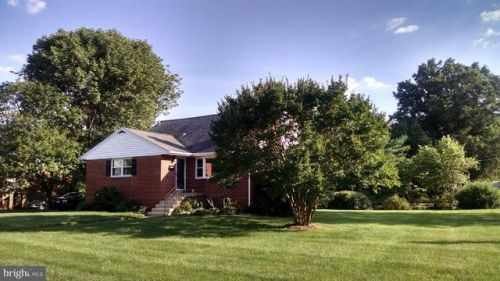 6611 Mulroy St, Mc Lean, VA 22101-5517