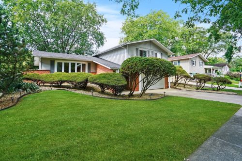 15130 Hillside Ave, Oak Forest, IL 60452-1924