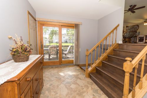 1417 Armstrong Ln, Elk Grove Vlg, IL 60007-3105