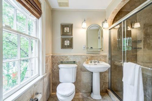 689 Cumberland Cir, Atlanta GA  30306-3256 exterior