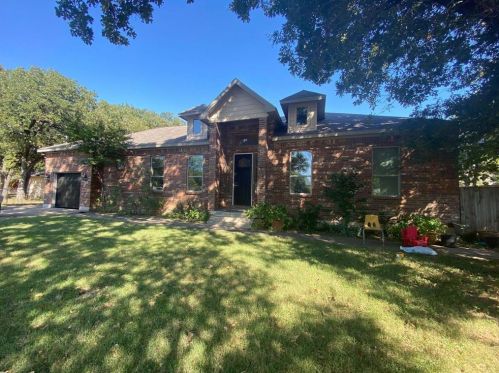 702 Oakwood Dr, Irving, TX 75061-7836