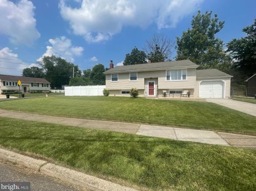 275 Booth Dr, Gloucester, NJ 08031-1756