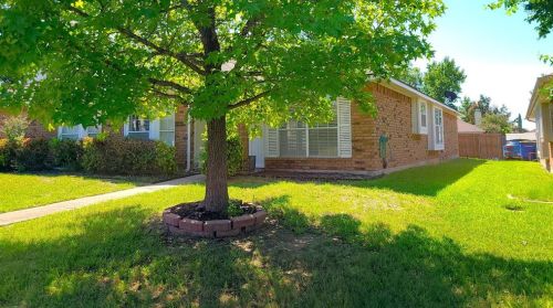 1304 Silver Maple Dr, Carrollton TX  75007-1036 exterior